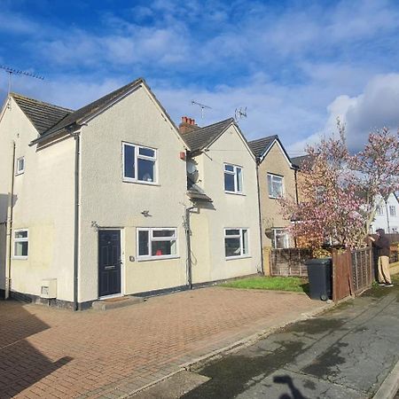 6 Bedroom Spacious Villa, Free Parking Byfleet Exterior foto