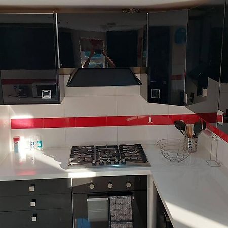 6 Bedroom Spacious Villa, Free Parking Byfleet Exterior foto