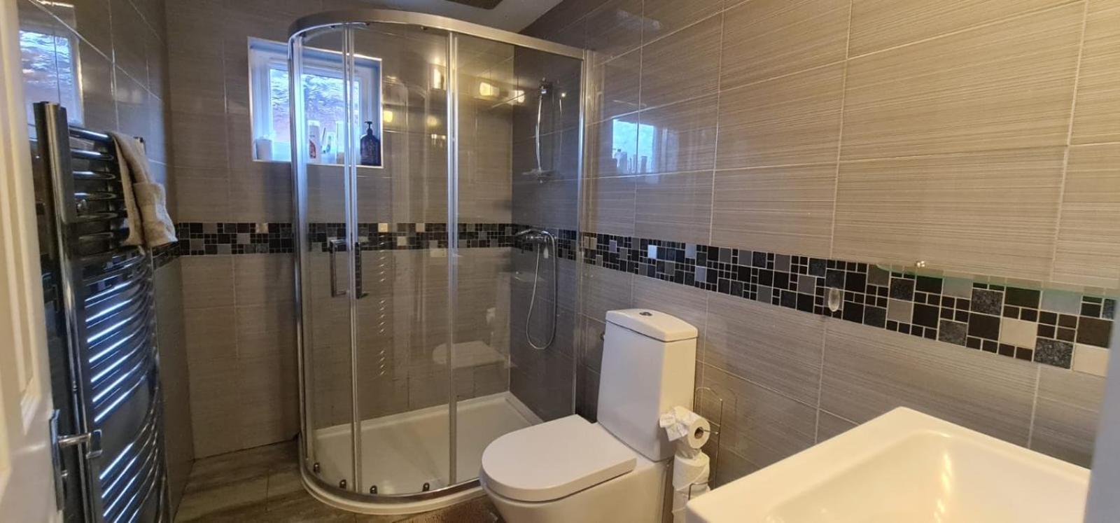 6 Bedroom Spacious Villa, Free Parking Byfleet Exterior foto